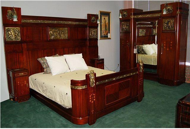 Antique Italian Mahogany King-Size Bedroom Suite | Salvex