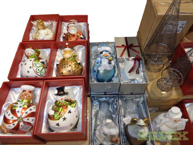 Christmas Decorations from QVC  1 Truckload  28 Pallets  Salvex