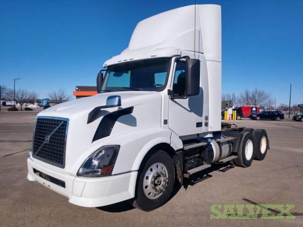 Volvo VNL64T300 Day Cab Tractor 2015