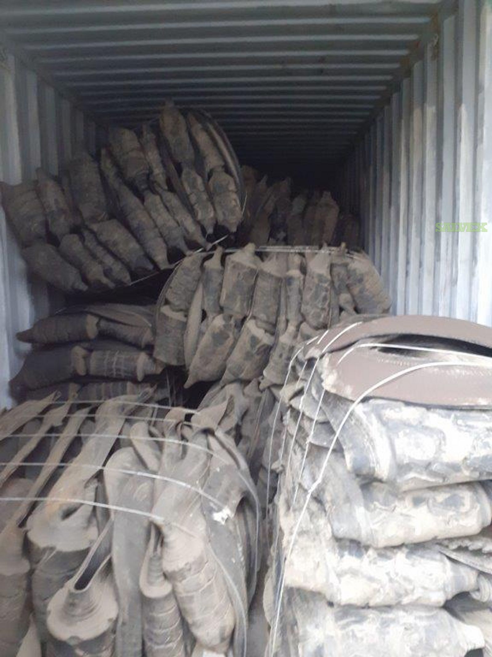 Tyres in 35x40' HC Container (280.000 Kgs)
