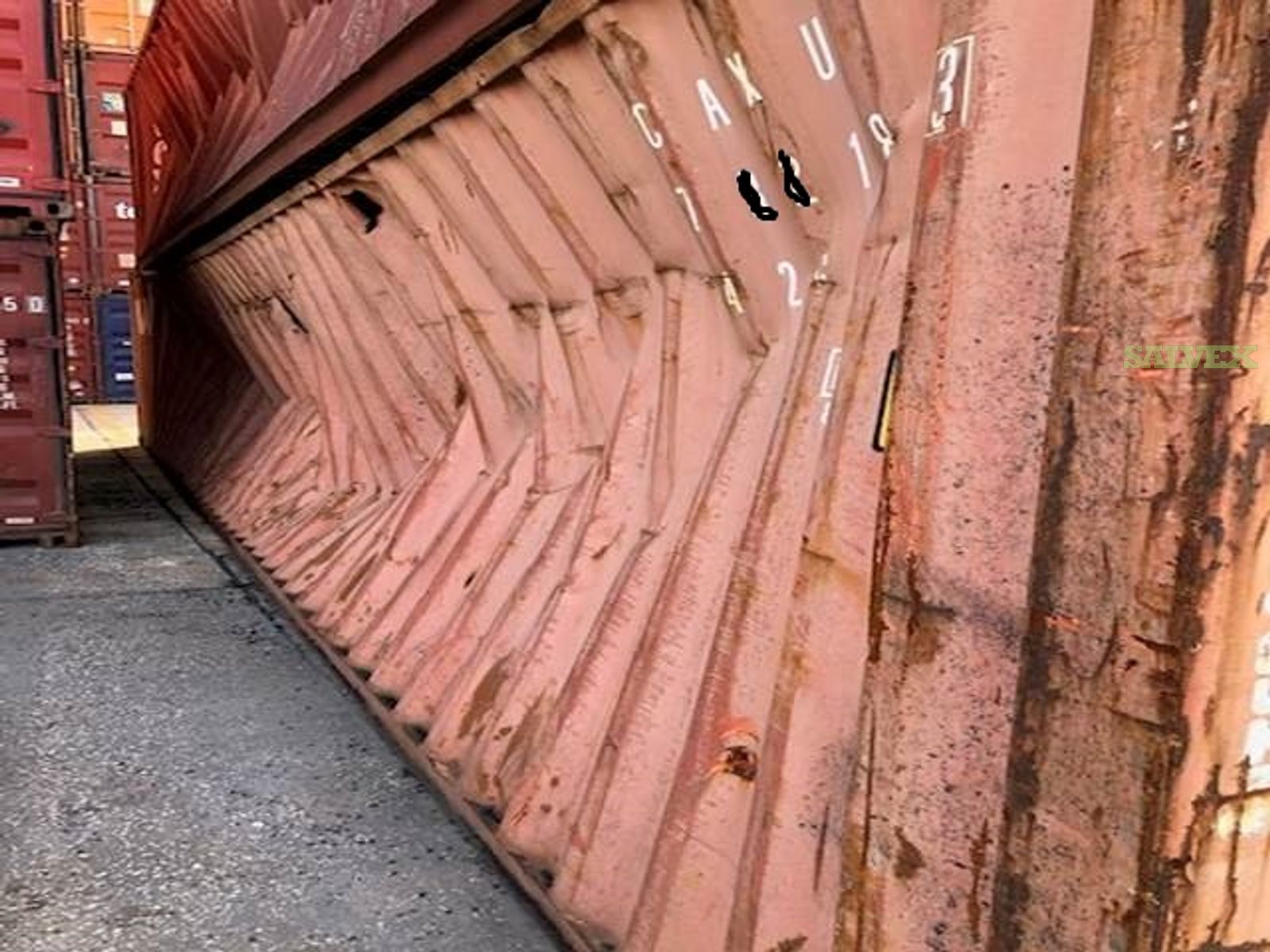 20'' & 40'' Containers - Damaged (7 Units) | Salvex