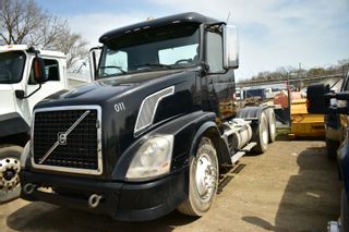 Volvo ISX Semi Day Cab Truck 2009