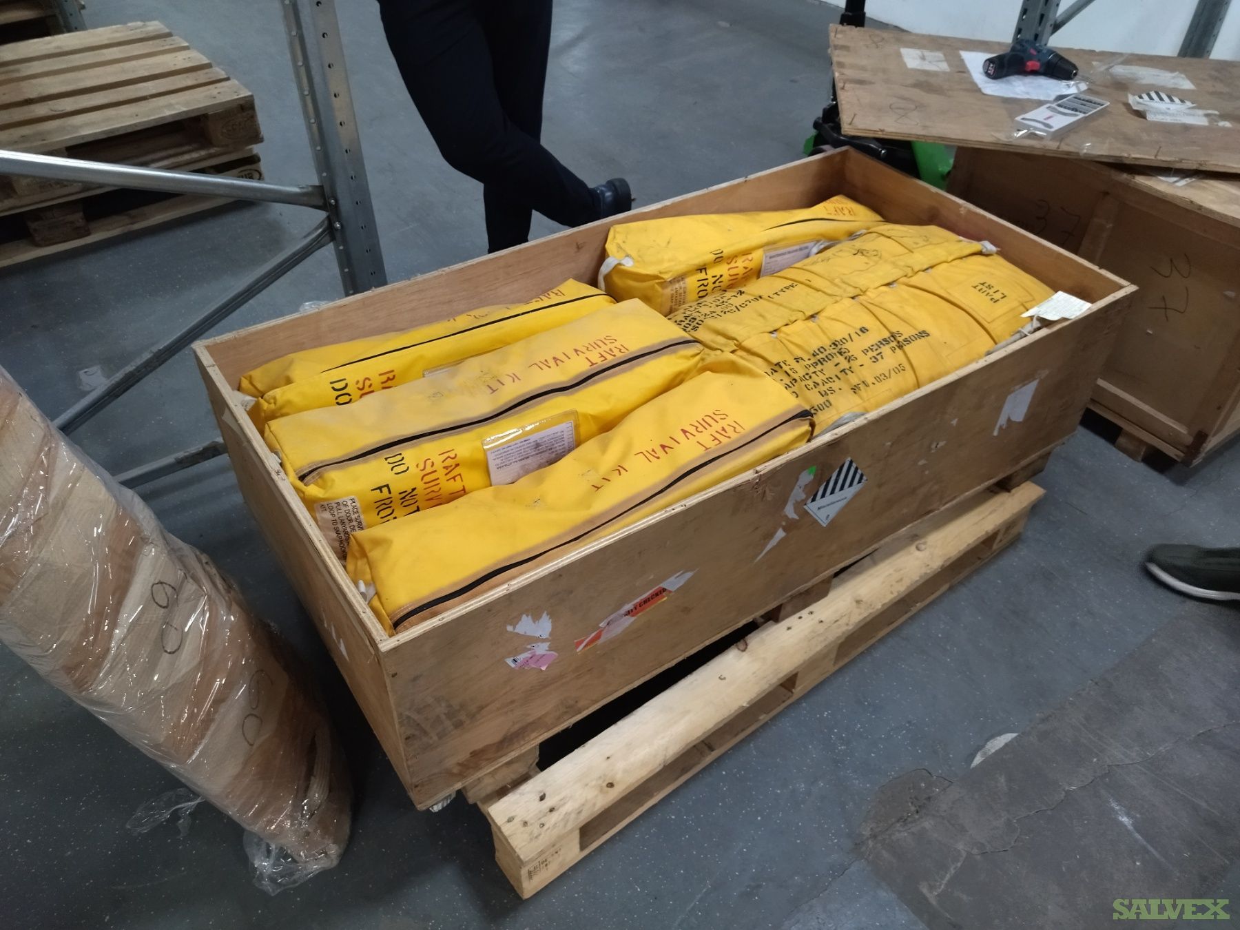 Life Raft and Survival kits for A319/A320/A321/A330 (5 Units) | Salvex