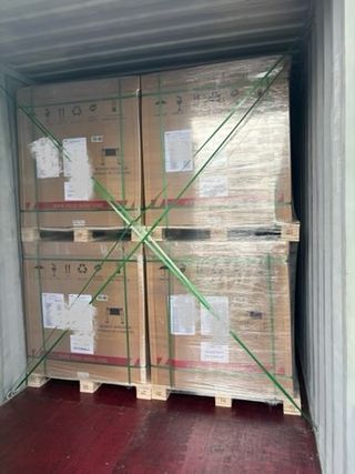 VSun Solar 550W Solar Panels - from a rollover accident (540 Units / 18 Pallets)
