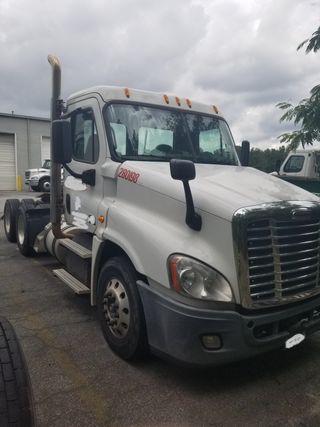 Freightliner CA113DC & CA125DC Truck - Year: 2014 & 2015 (4 Units - Used/Damaged)