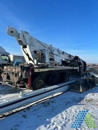 Peterbilt 365 Crane Truck 2017 - Damaged (1 Unit)