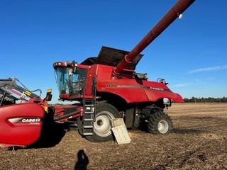 Case 7120 Combine Harvester 2011 - Damaged (1 Unit)