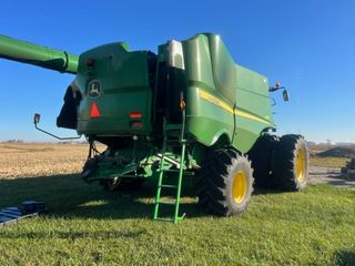 John Deere S680 Combine Harvester 2013 - Damaged (1 Unit)