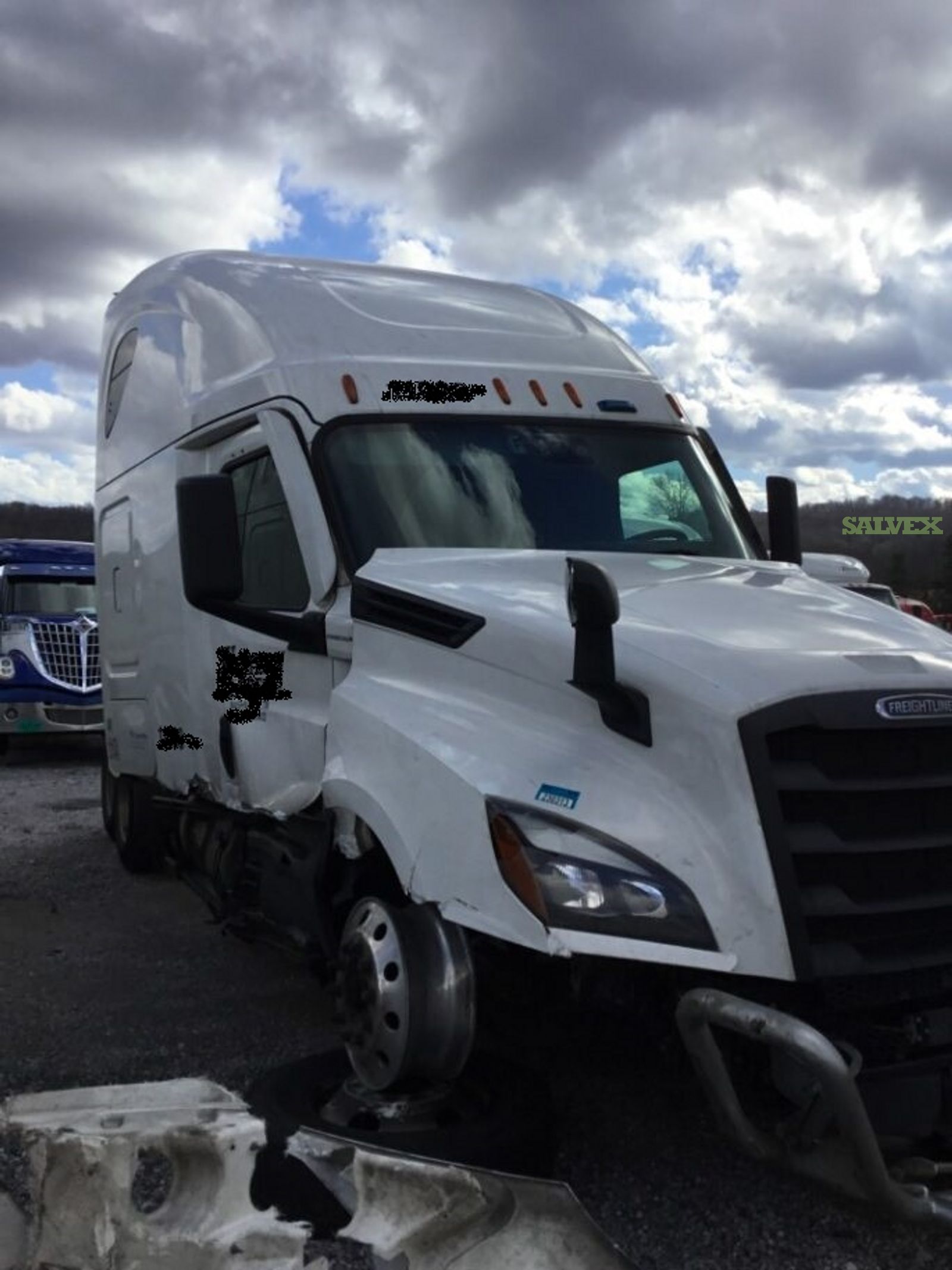 Freightliner Truck (1 Unit - Damaged)